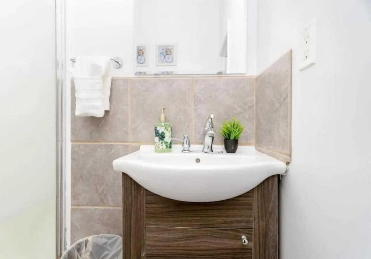 Great Kensington Market 2Br Apartment Toronto 0*,