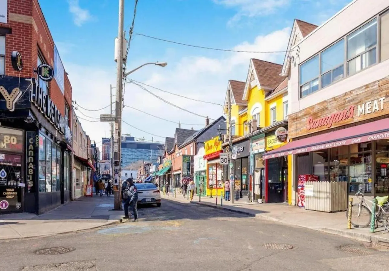 Great Kensington Market 2Br Apartment Toronto Canada