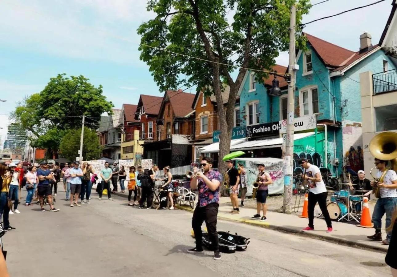 Great Kensington Market 2Br Apartment Toronto