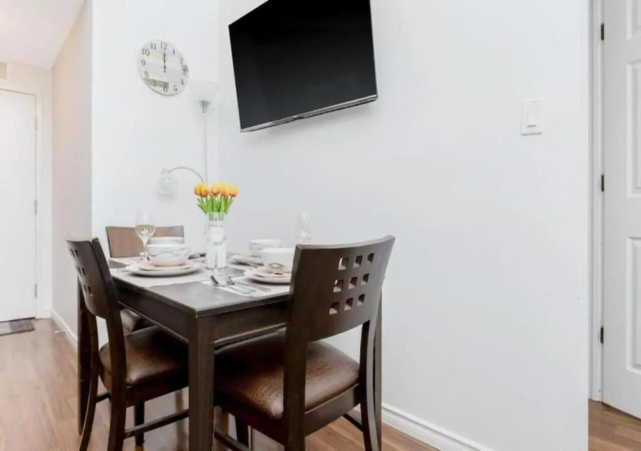 Great Kensington Market 2Br Apartment Toronto 0*,