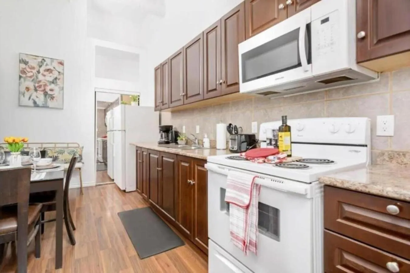 Great Kensington Market 2Br Apartment Toronto