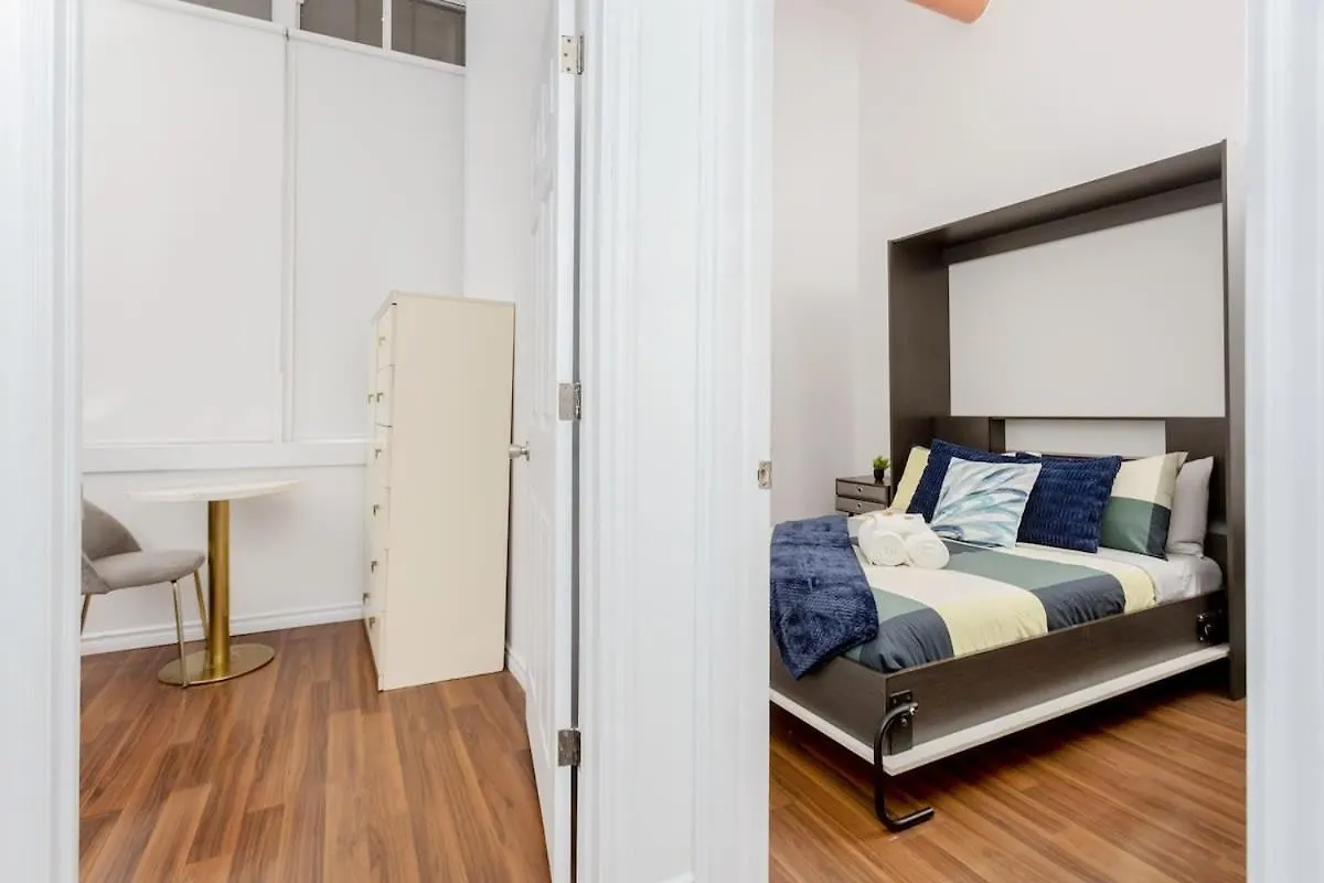 Great Kensington Market 2Br Apartment Toronto Canada