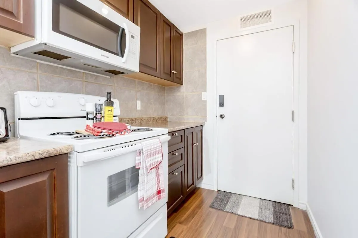 Great Kensington Market 2Br Apartment Toronto