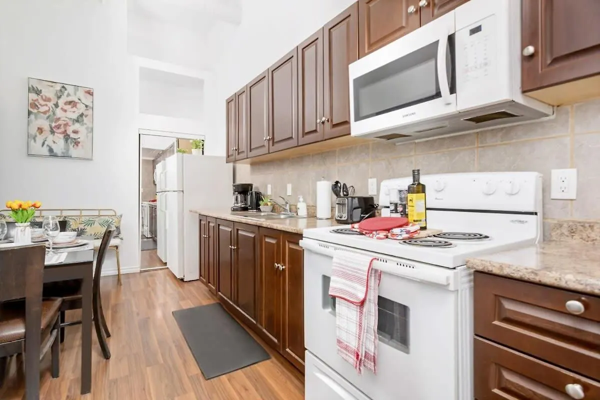 Great Kensington Market 2Br Apartment Toronto