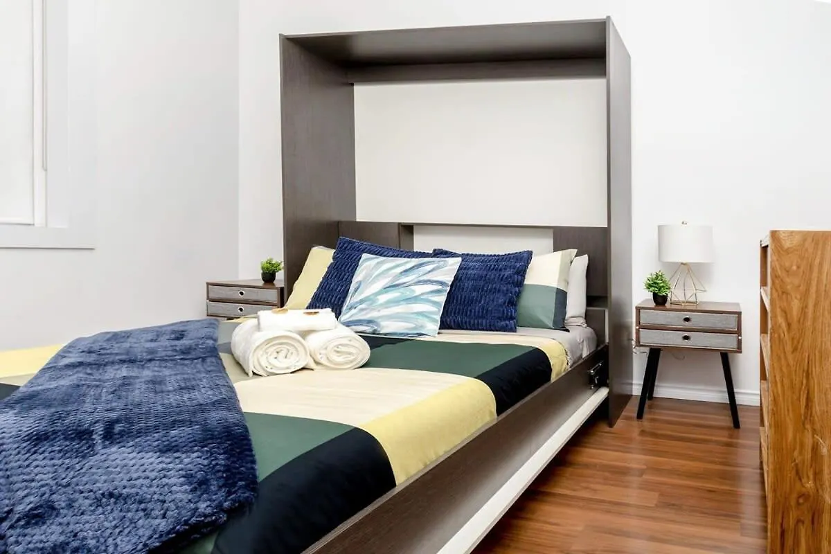 Great Kensington Market 2Br Apartment Toronto